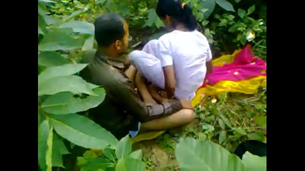 indiangirl.pro shows Indian school girl fucking teacher in outdoor sex video 
